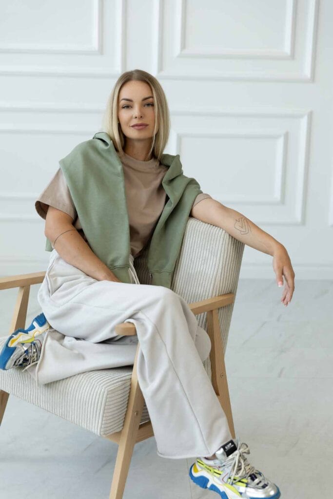 STILINGA LAISVALAIKIO APRANGA AIINA