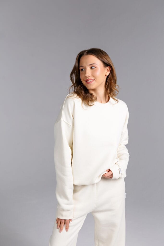 LAISVALAIKIO DŽEMPERIS BE PŪKELIO MOTERIMS