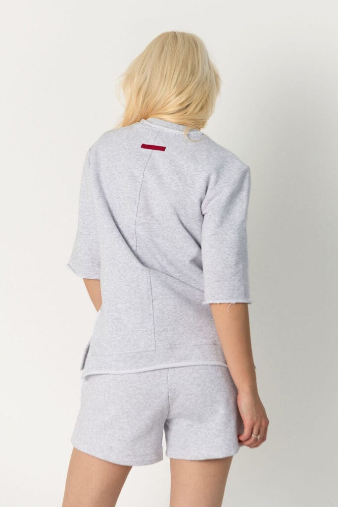 LAISVALAIKIO KOSTIUMĖLIS SU Š0RTAIS IR PALAIDINE