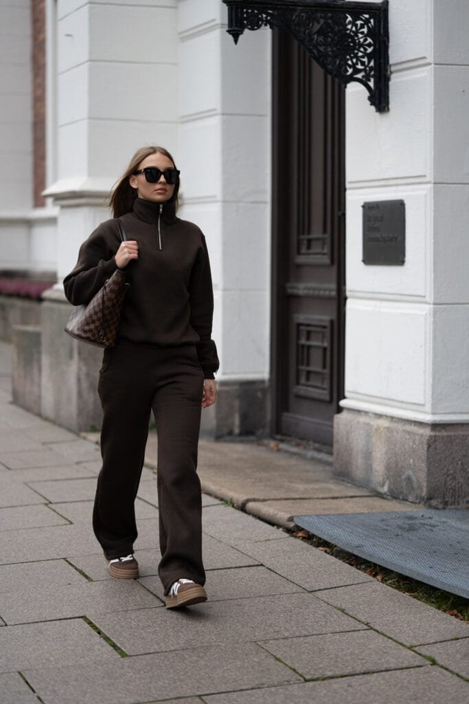 AIINA TIESIOS KELNĖS 2IN1