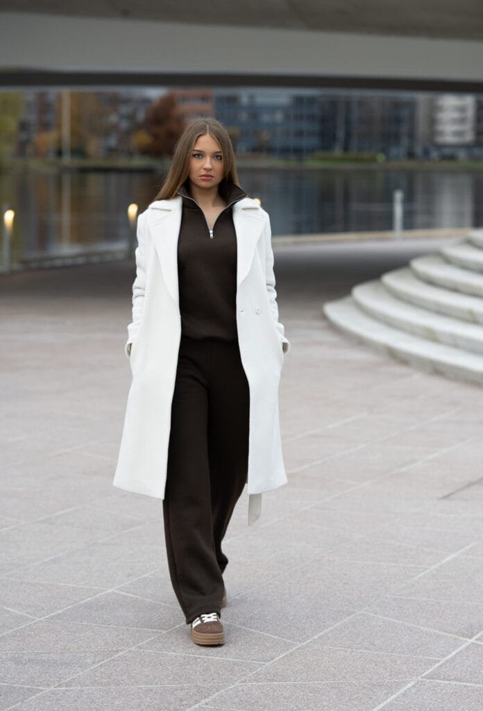 RŪDOS LAISVALAIKIO KELNĖS SU PŪKELIU