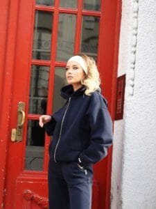 AIINA LAISVALAIKIO KOSTIUMĖLIS SU PŪKELIU