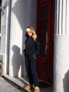 AIINA DŽEMPERIS SU GAUBTUVU IR UŽTRAUKTUKU