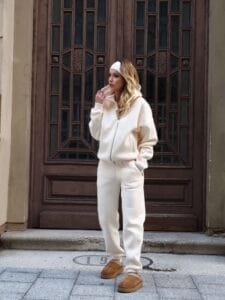 AIINA DŽEMPERIS SU UŽTRAUKTUKU IR GAUBTUVU