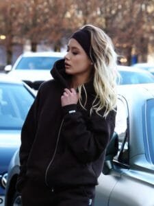 AIINA LAISVALAIKIO DŽEMPERIS RUDOS SPALVOS