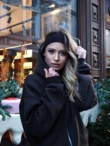 Š0KOLADINIS AIINA LAISVALAIKIO DŽEMPERIS